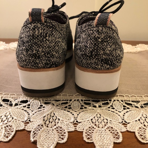 Ellen Degeneres Oberlin Tweed Oxfords - Picture 3 of 5